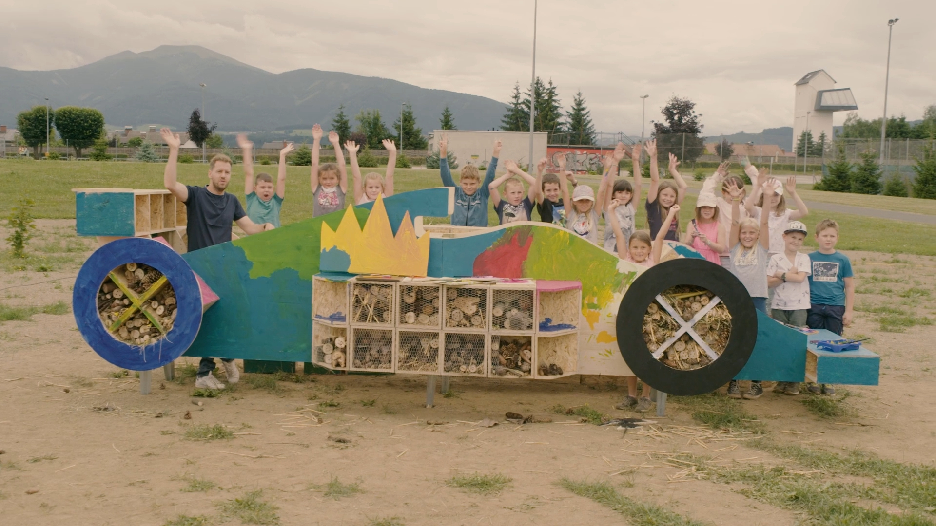 Watch Sebastian Vettel S Bee Hotel Making With School Children