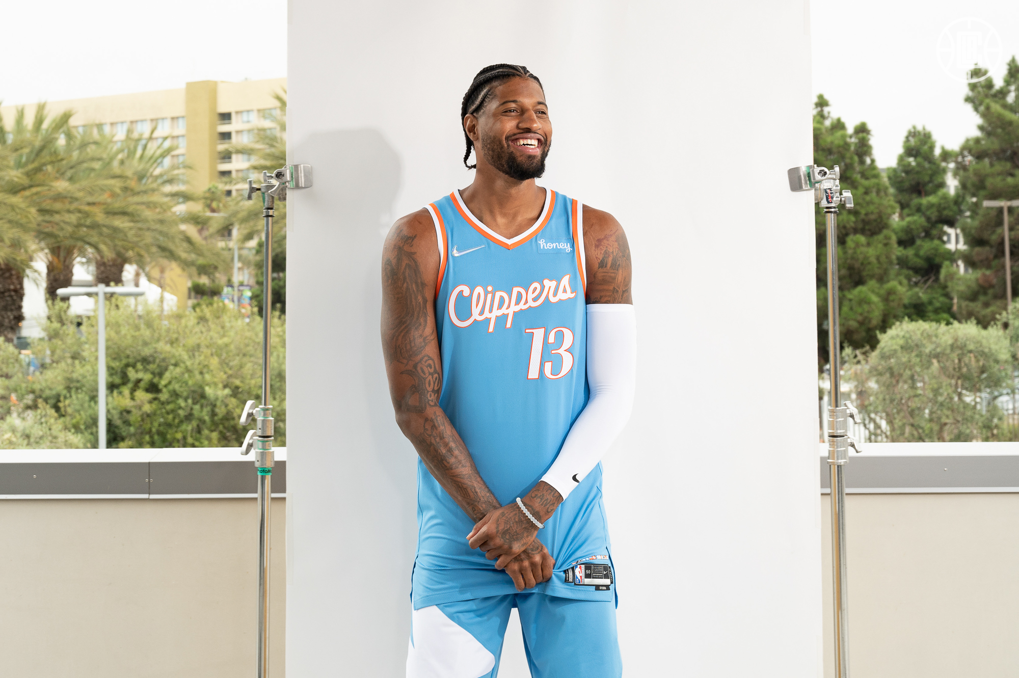 LA Clippers Officially Unveil Sleeved Alternate Jersey – SportsLogos.Net  News